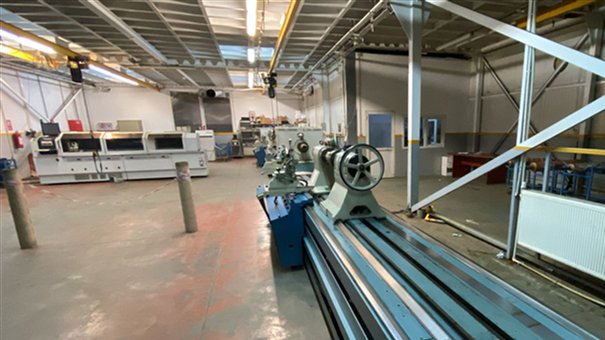 Used Hell Gravure Engraver TUK-304 (GRA3650007) for sale — Gravostar machine for rotogravure cylinder production — photo 2